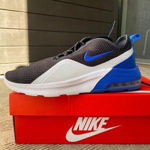 Nike Air max motion 2 SIZE 8.5
